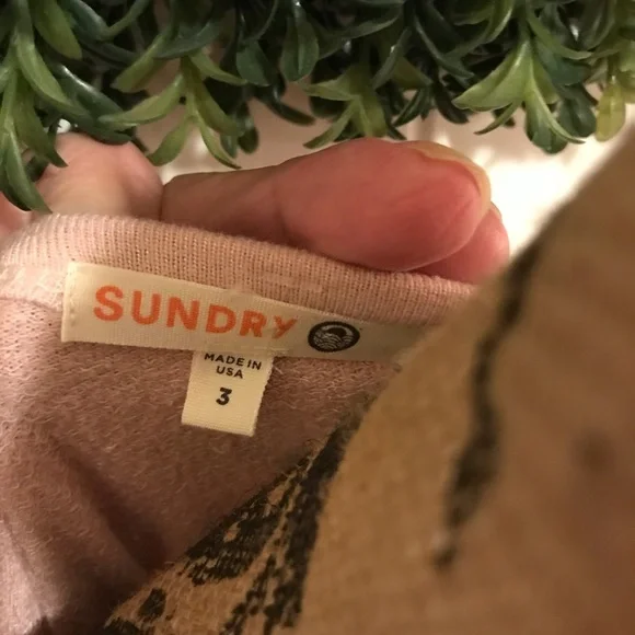 ❤️Sundry Stars & Hearts Sweatshirt - Picture 8 of 8